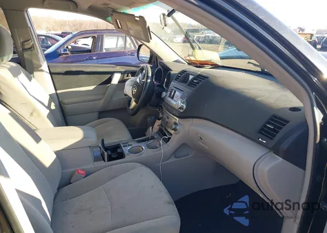 2012 Toyota Highlander Base V6 z USA, uszkodzony, nr VIN 5TDBK3EH1CS156049